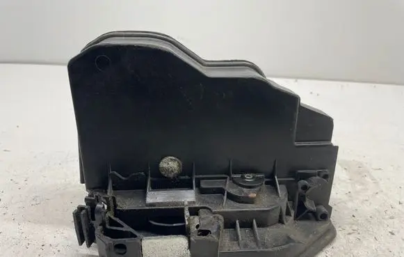 BMW 3 E90 E91 Front door lock 7202145