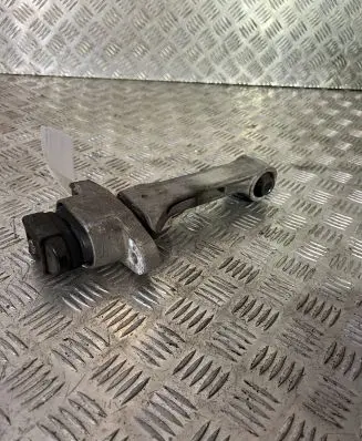 KIA Sportage Engine mount bracket 21057D9000