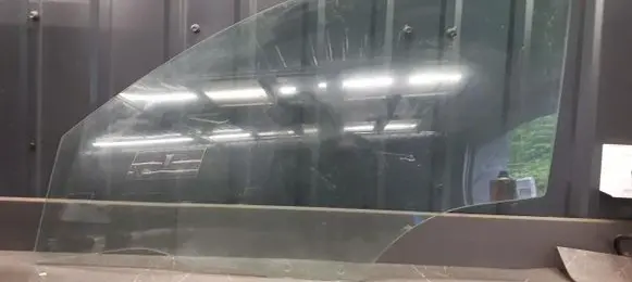 Mazda 3 I Front door window glass four-door