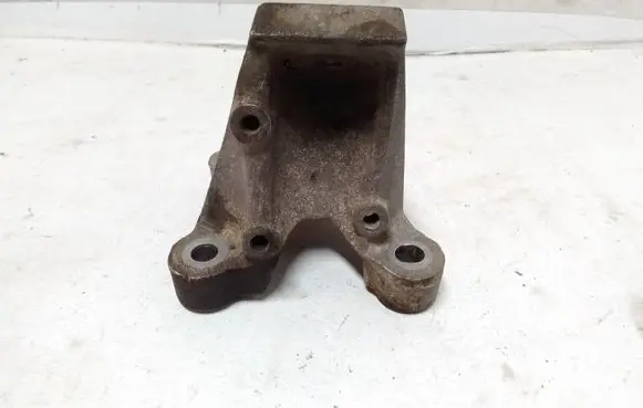 Engine mounting bracket