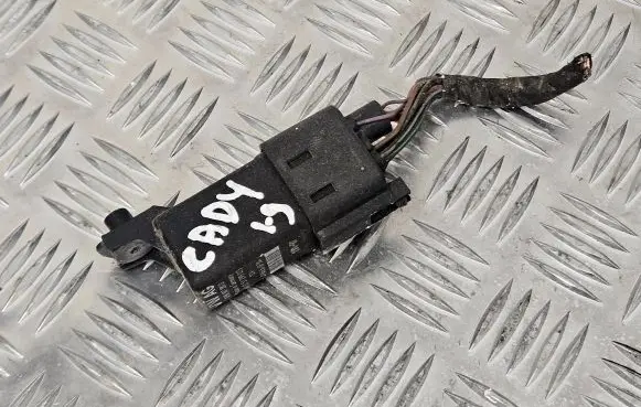Glow plug pre-heat relay