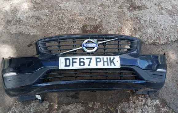 Volvo V60 Front bumper 31323831