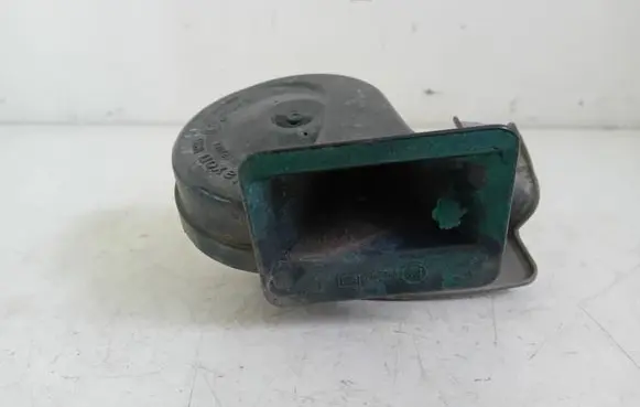 Audi A8 S8 D2 4D Horn signal