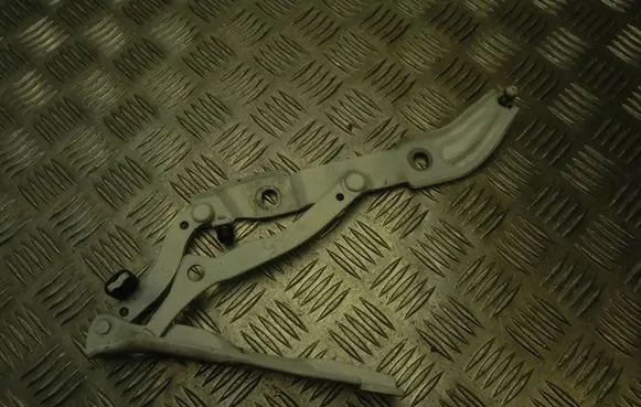 BMW 2 F22 F23 Tailgate/trunk/boot hinge 7304557 T6480