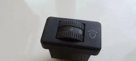 Toyota Avensis T220 Headlight level height control switch