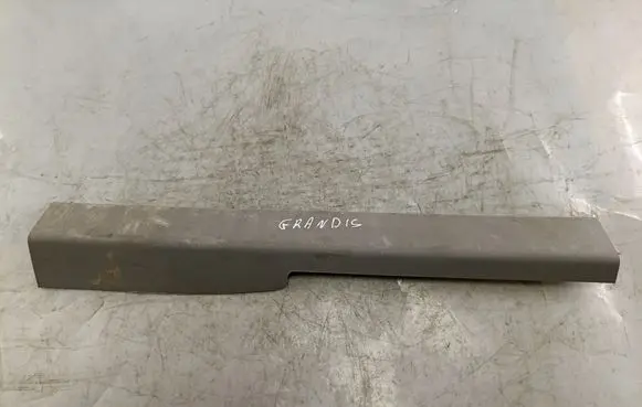 Mitsubishi Grandis Front sill trim cover MR962012 3B45