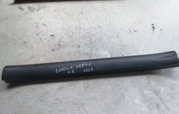 Toyota Corolla Verso AR10 Front sill trim cover 679140F010