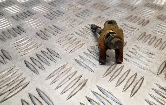 Renault Trafic III (X82) Fuel Injector clamp holder 