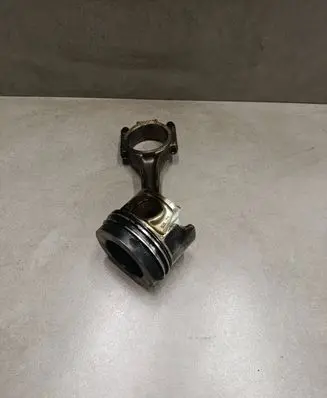 Volkswagen PASSAT B7 Piston with connecting rod 0123A