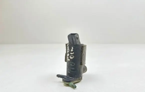 Ford Focus Windscreen/windshield washer pump 93BB17K624BA