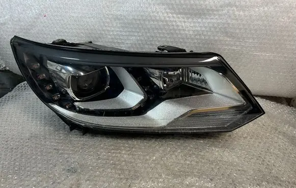 Volkswagen Tiguan Headlight/headlamp 5N1941034B