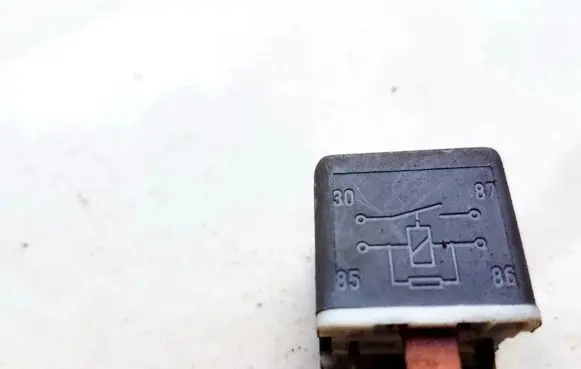 Volkswagen Golf III Other relay 141951253B 4RA003510-29