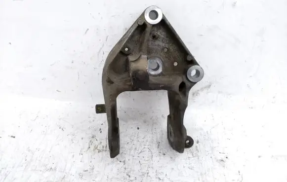 Gearbox mounting bracket