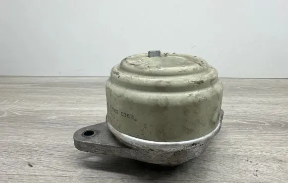 Mercedes-Benz S W221 Engine mount bracket 0140241114
