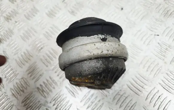 Engine mount bracket