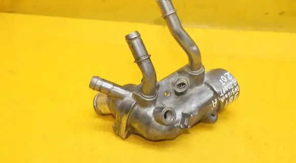 Opel Insignia A Thermostat housing 12599085