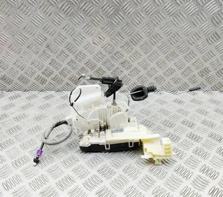 Mercedes-Benz CLS C218 X218 Front door lock A2047203735