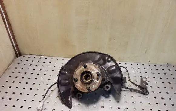 Toyota Corolla E120 E130 Front wheel hub
