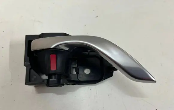 Mazda 3 III Front door interior handle T8314