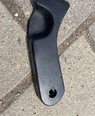 Engine bonnet (hood) release handle