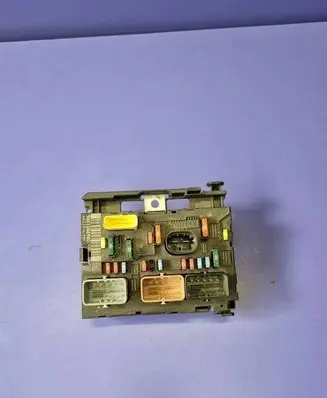 Peugeot 207 Fuse module 9661086980