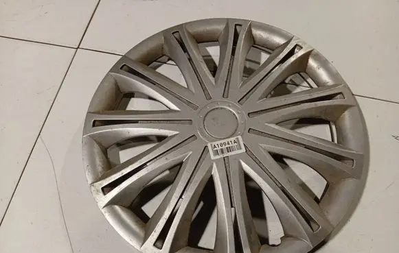 Nissan Almera Tino R15 wheel hub/cap/trim 