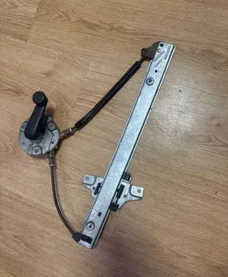 Toyota Avensis T220 Rear door manual window regulator 