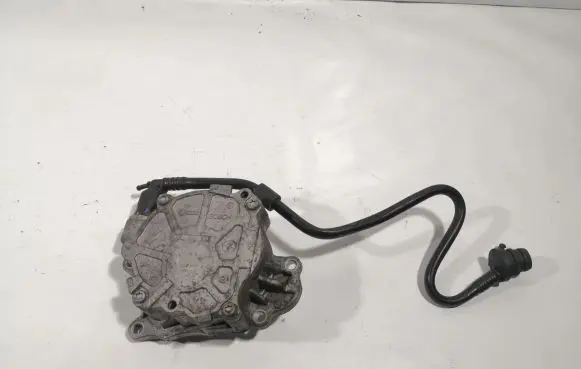 Volkswagen PASSAT B7 Vacuum pump 03L145100