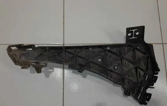 Audi Q7 4L Front bumper mounting bracket 4L0807283