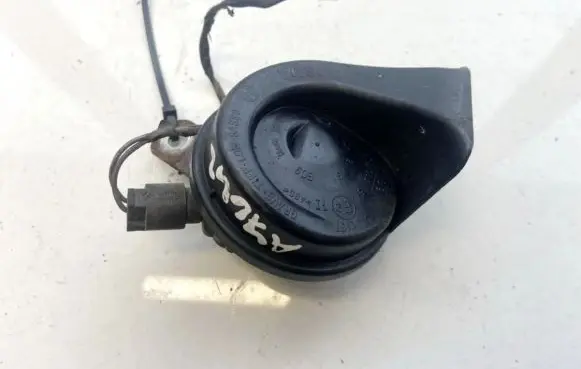 BMW 5 E39 Horn signal e93881157