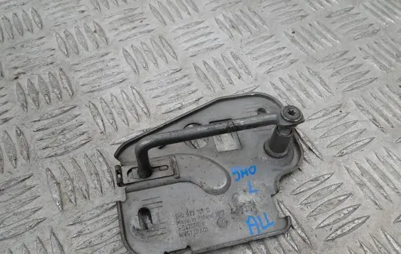 Volkswagen Golf VIII Engine bonnet/hood lock/catch 
