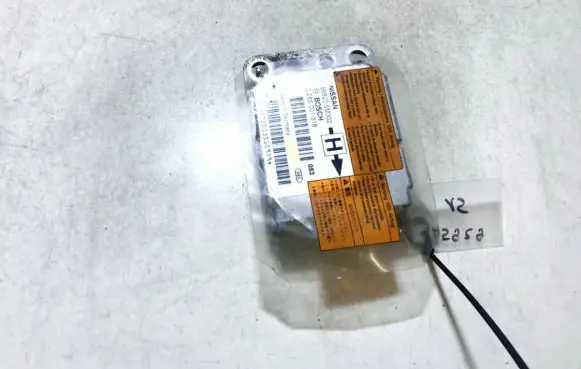 Nissan Almera N16 Airbag control unit/module 0285001318 988205m302