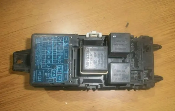 Mitsubishi Carisma Fuse box set mr318828