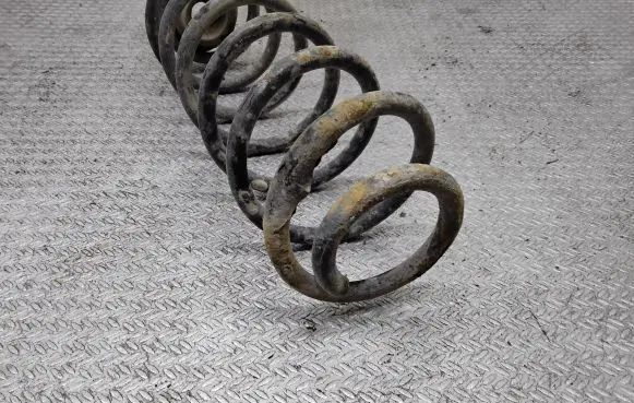 Volkswagen Golf IV Rear coil spring