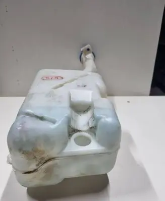 KIA Carnival Windshield washer fluid reservoir/tank