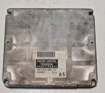 Toyota Avensis T250 Engine control unit/module 8966105a52 1758004000 MB1758004000