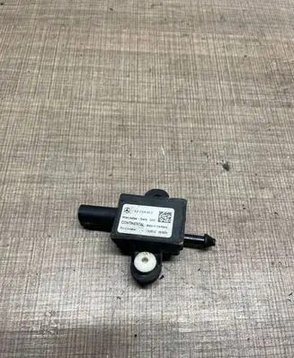 Mercedes-Benz E W212 Airbag deployment crash/impact sensor A2129056501 5WK44804