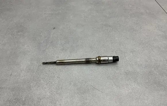 Volkswagen PASSAT B8 Glow plug 03L905061H