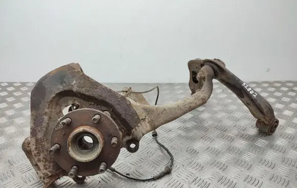 Nissan Pathfinder R51 Front wheel hub