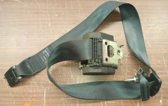 Rear seatbelt
