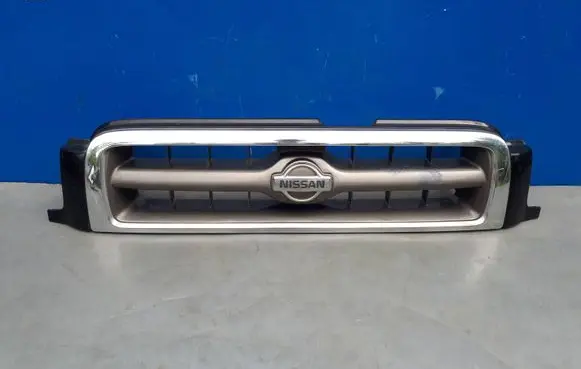 Nissan Pathfinder R50 Front bumper upper radiator grill 623102W301