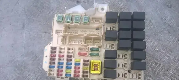 Mitsubishi Colt Fuse box set 8637A169 5WK45102E