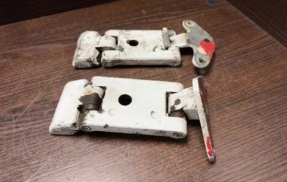 Iveco Daily 3rd gen Loading door upper hinge 504027554