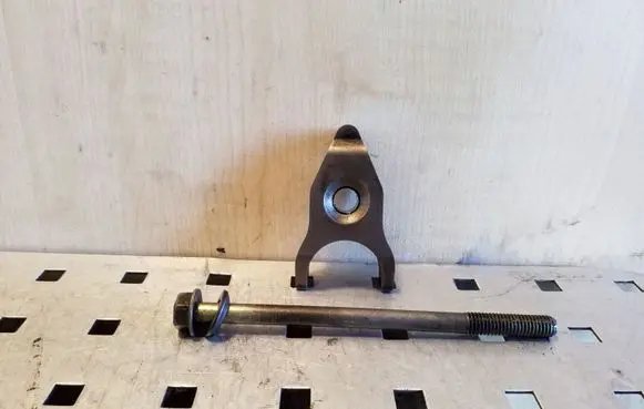 Toyota RAV 4 (XA20) Fuel Injector clamp holder
