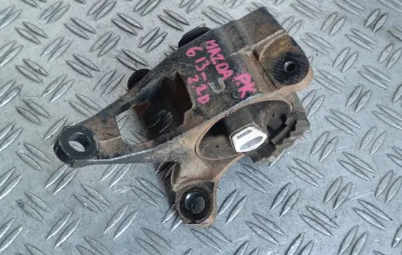 Mazda 6 Engine mount bracket