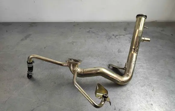 Engine coolant pipe/hose