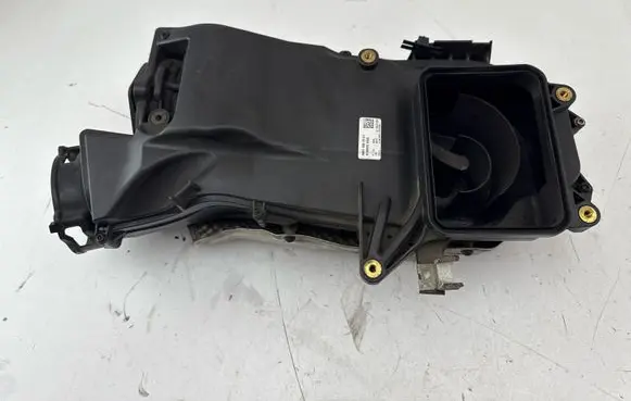 Mercedes-Benz C W205 Air filter box A6510902501