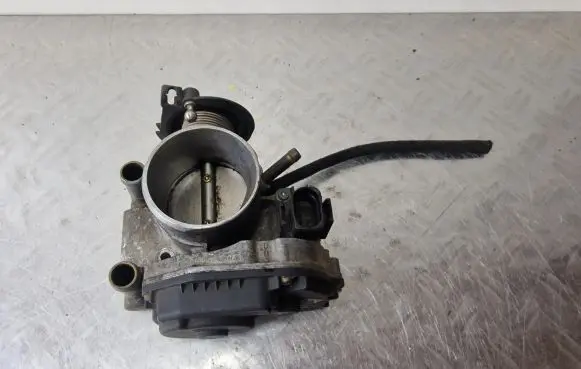 Audi A4 S4 B5 8D Throttle valve 058133063