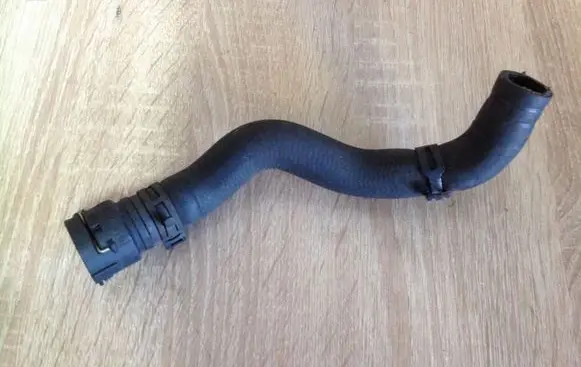 Volkswagen Golf V Engine coolant pipe/hose 3B0122291B