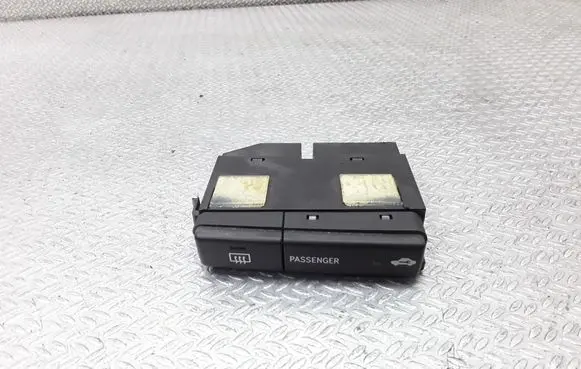 Toyota Avensis T250 Windscreen/window heater switch 8479005130C
